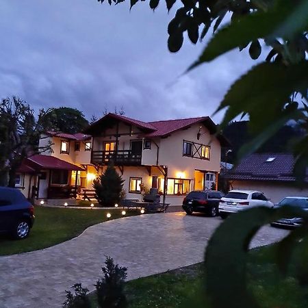 Hotel Casa Cu Flori Buşteni Exterior foto