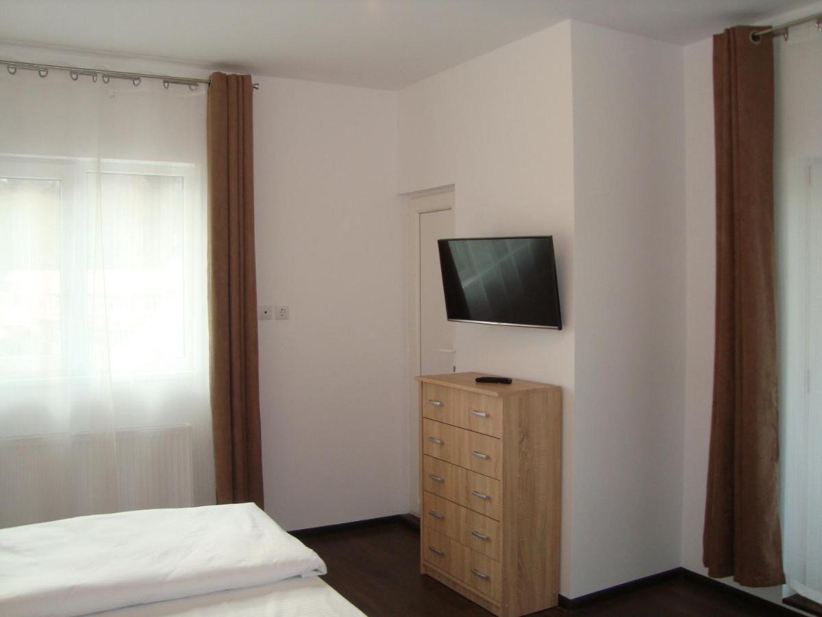 Hotel Casa Cu Flori Buşteni Exterior foto